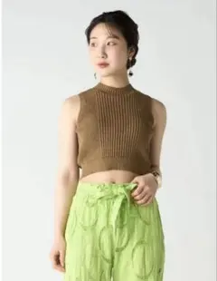 【美品】Lily Brownブラウン ノースリーブトップス