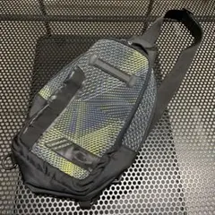 美品 OAKLEY ワンショルダーバッグ カーキ ミリタリー テック 美品 OAKLEY ワンショルダーバッグ カーキ ミリタリー テック