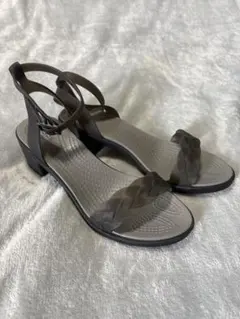 美品　crocs クロックス イザベラ ブラック　サンダル23.5のサムネイル