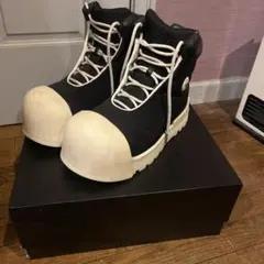 fvvo スニーカー