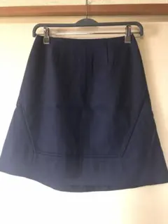 【未使用/メルカリ便】TORY BURCH ネイビー ミニスカート サイズ2のサムネイル