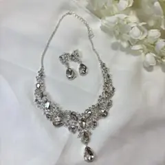 【新品未使用】ラグジュアリーネックレス・ピアスセット　ウェディング 結婚式