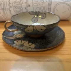 てづくり　青と白の花柄 陶器 ティーカップ・ソーサー