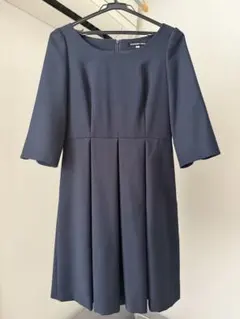 ストロベリーフィールズ　ネイビーひざ丈ワンピース