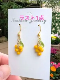 小さなミモザピアス　ステンレスフック