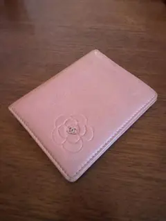 CHANEL 二つ折り財布 キャビアスキン ピンク - メルカリ