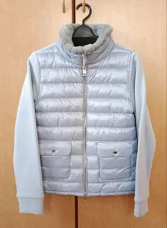 ドゥクラッセ　異素材コンビ・エコダウンジャケット　Sサイズ　ブルーグレー