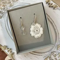 ハンドメイド ピアス 花 レース ビーズ アシンメトリー