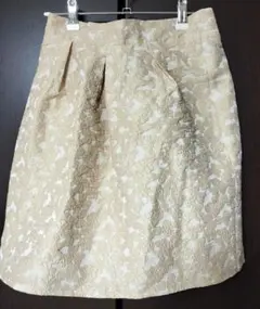ふんわり　エアリー　花柄刺繍　スカート　ショート丈　コクーン　アイボリーのサムネイル