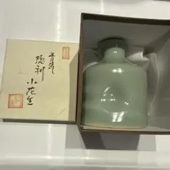 【美品・共箱付】三田青磁 三田屋本店 陶工 狭山作 小花生 一輪挿し 栞付き 美品・共箱付】三田青磁 三田屋本店 陶工 狭山作 小花生 一輪挿し 栞