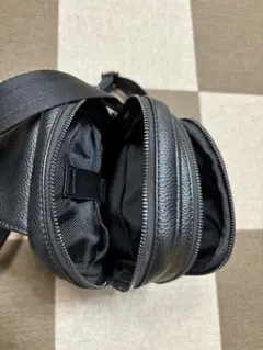 ブラック クロコダイルパターン ボディバッグ