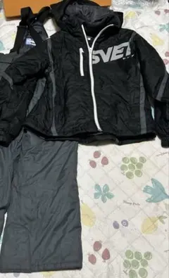 美品SVETオンヨネ　スキーウェア上下セット140スノボウェア黒グレー