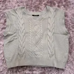ライトグレー ケーブルニット ノースリーブベスト