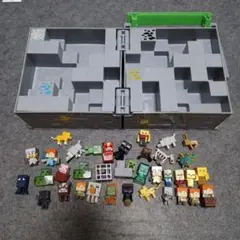 美品！マイクラ　ミニフィギュア64個コレクティングケース2個マイケシDXチェスト マイクラ ミニフィギュア 64個 コレクティングケース2個 マイケシDX