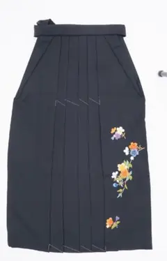 メルカリ 卒業式袴黒刺繍入り(紐下92㌢)155㌢〜161㌢の方用 単品