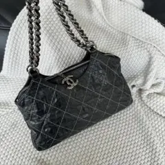 CHANEL ブラック キルティングショルダーバッグ