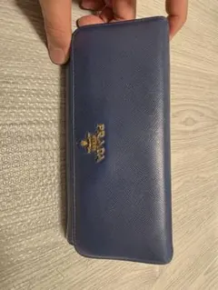 PRADA エンボス加工 青 長財布