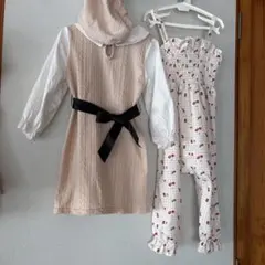 SHEINフード付きベージュドレスとチェリー柄オーバーオール　値下げ