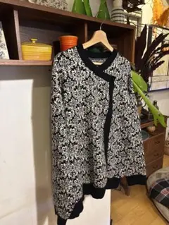 アンティカ　黒と白の模様 ニットカーディガン