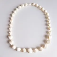ネックレス　クリーム色　ホワイト　ビーズ　レトロ　ビンテージ　首飾り