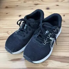 ASICS LAZERBEAM スニーカー 22.5cm ブラックのサムネイル