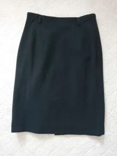 黒のタイトスカート
