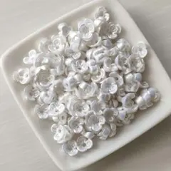 約1000個　小さめ　立体3枚花弁　パール系ラメホワイト