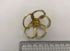 金色の花形髪飾り