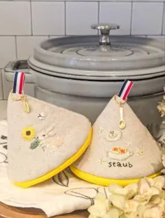 三角鍋つかみ　ストウブ　うさぎちゃんとひまわり　三角ミトン　staubのサムネイル