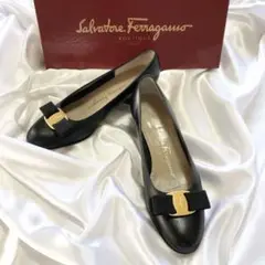 【美品】Ferragamo フェラガモ　ヴァラリボンパンプス　ローヒール　5C