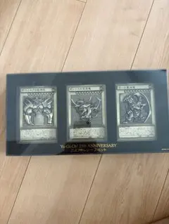 遊戯王 25th ANNIVERSARY 三幻神レリーフセット - メルカリ