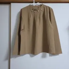 アクアガレージベージュ パール装飾 長袖ブラウス