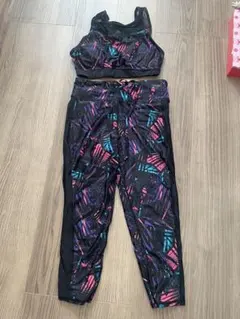 SPOUT カラフルパターン スポーツブラとレギンスセット　Ｍサイズ　７部丈