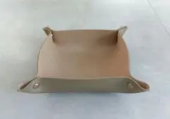 ベージュ レザー風　トレイ