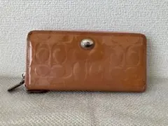 COACH コーチ エナメル ラウンドファスナー長財布 ブラウン