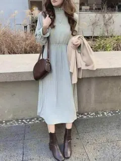 おしゃれな韓国風ミントグリーン　プリーツ　ロングワンピース