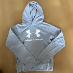 Under Armour グレー パーカー YSM