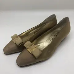 サルヴァトーレ　フェラガモ  パンプス　ヴァラ　リボン　革底