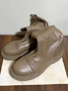 モカブラウン 厚底ショートブーツ