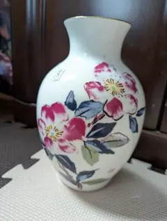 未使用 大倉陶園フレア型白磁器花瓶 カトレア金彩 アール・ヌーヴォー調 希少 未使用 大倉陶園フレア型白磁器花瓶 カトレア金彩 アール・ヌーヴォー