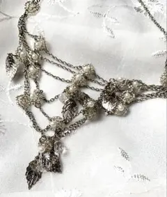 Silver chain necklace with pearls and leaf design, antique retro style (③)