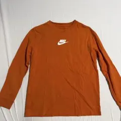 Nike オレンジ 長袖Tシャツ