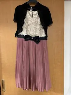 レーストップスとプリーツスカートのパーティードレス