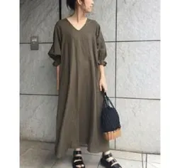 【美品】JOURNAL STANDARD フリルVネックワンピース カーキ系