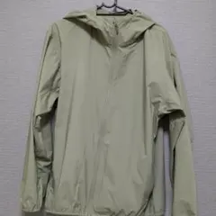 ユニクロ　ポケッタブルUVカットパーカ