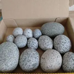 16　コロコロ石　丸石　転がる石　厚み石　花崗岩　花壇石　水槽石　ビオトープのサムネイル