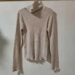 カスタネ▶リブ編みベージュハイネックセーター