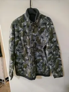 p*4様 ユニクロ リバーシブル 迷彩柄フリースジャケット