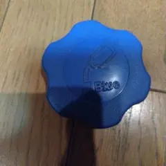 no.2 中古品　AdBlue タンクキャップ ブルー