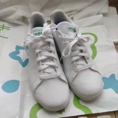 adidas ホワイト グリーン スニーカー